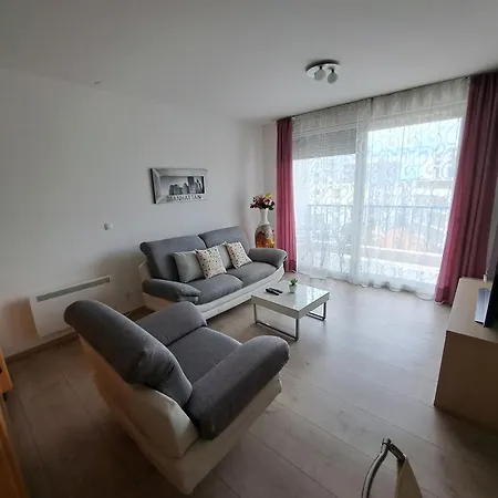 דירה In Split, Near The Old Town, Three Rooms, Balcony, Garage ספליט