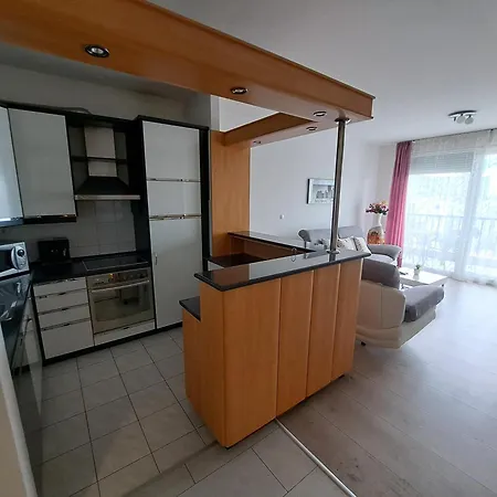 In Split, Near The Old Town, Three Rooms, Balcony, Garage ספליט