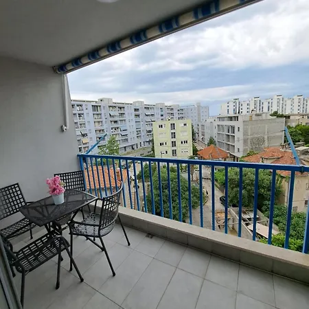 In Split, Near The Old Town, Three Rooms, Balcony, Garage ספליט