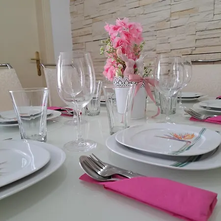 דירה In Split, Near The Old Town, Three Rooms, Balcony, Garage ספליט