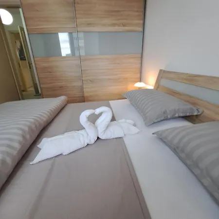 In Split, Near The Old Town, Three Rooms, Balcony, Garage ספליט