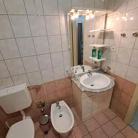 In Split, Near The Old Town, Three Rooms, Balcony, Garage דירה ספליט