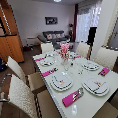 דירה In Split, Near The Old Town, Three Rooms, Balcony, Garage