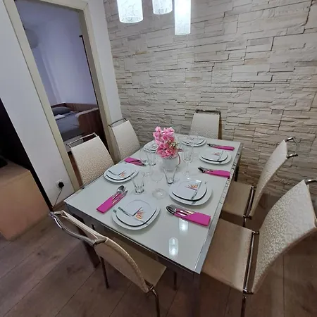 דירה In Split, Near The Old Town, Three Rooms, Balcony, Garage ספליט