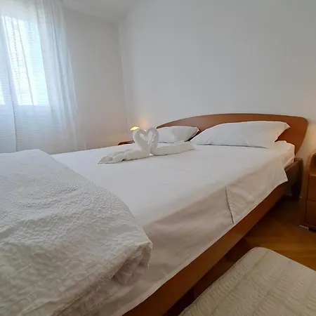 In Split, Near The Old Town, Three Rooms, Balcony, Garage * ספליט