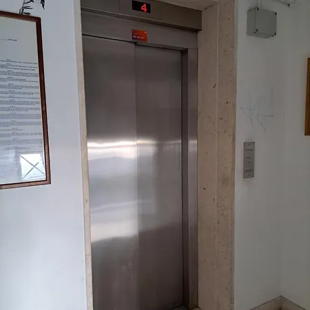 In Split, Near The Old Town, Three Rooms, Balcony, Garage * ספליט