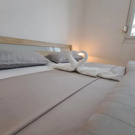 Apartment In Split, Near The Old Town, Three Rooms, Balcony, Garage