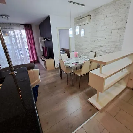 In Split, Near The Old Town, Three Rooms, Balcony, Garage Apartment Split