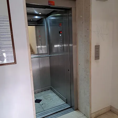 In Split, Near The Old Town, Three Rooms, Balcony, Garage Apartment *