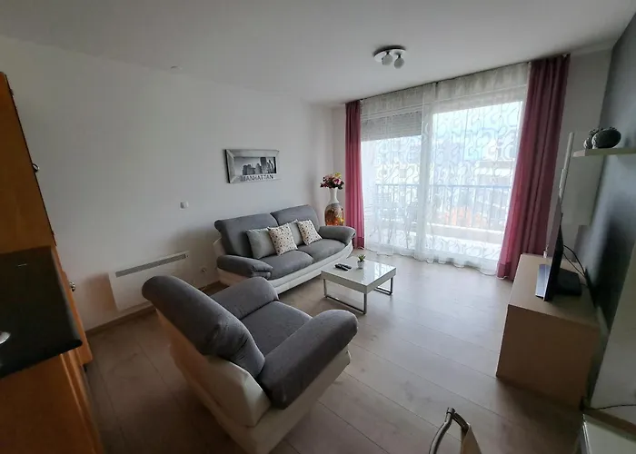 Apartman In Split, Near The Old Town, Three Rooms, Balcony, Garage Split