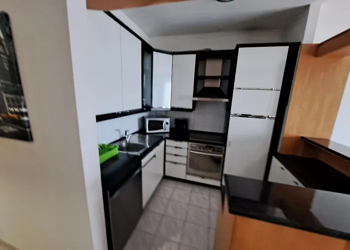 Apartman In Split, Near The Old Town, Three Rooms, Balcony, Garage