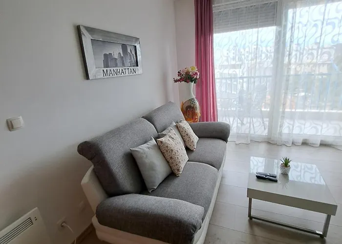 Apartman In Split, Near The Old Town, Three Rooms, Balcony, Garage