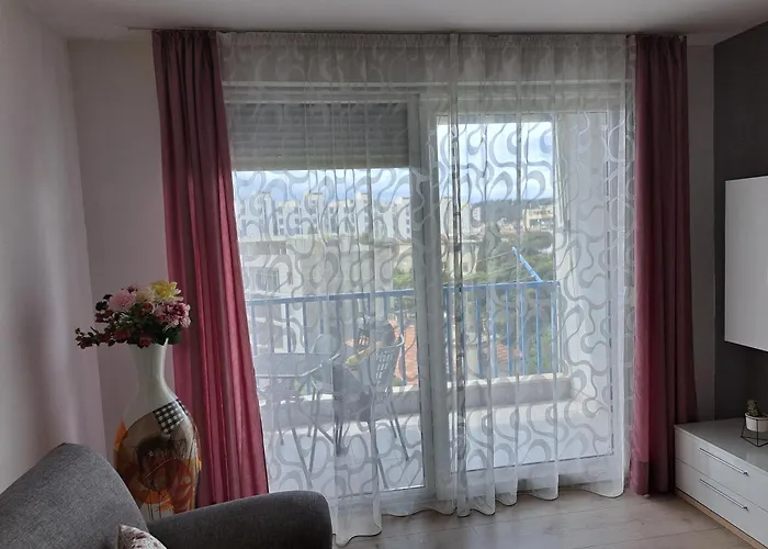 In Split, Near The Old Town, Three Rooms, Balcony, Garage