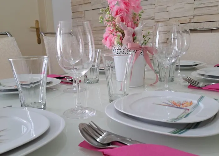 Apartman In Split, Near The Old Town, Three Rooms, Balcony, Garage Split