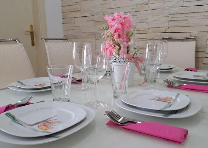 Apartman In Split, Near The Old Town, Three Rooms, Balcony, Garage