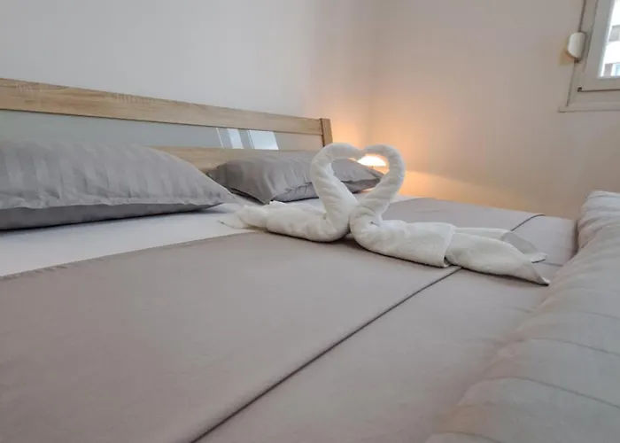 Apartman In Split, Near The Old Town, Three Rooms, Balcony, Garage