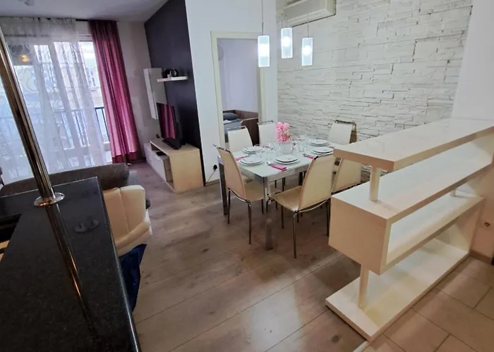 In Split, Near The Old Town, Three Rooms, Balcony, Garage Apartman Split