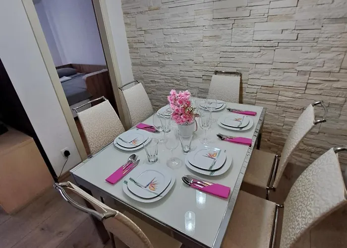 Apartman In Split, Near The Old Town, Three Rooms, Balcony, Garage Split