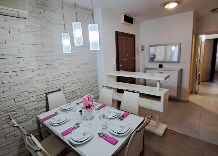 In Split, Near The Old Town, Three Rooms, Balcony, Garage * Split