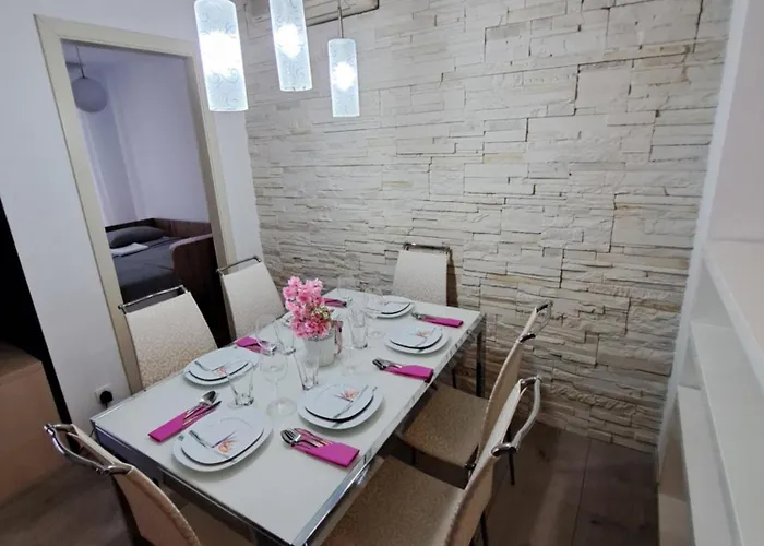 Apartman In Split, Near The Old Town, Three Rooms, Balcony, Garage