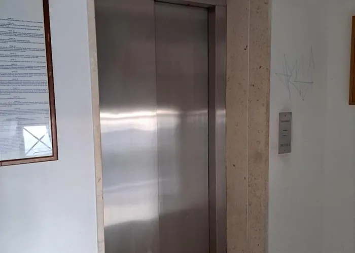 In Split, Near The Old Town, Three Rooms, Balcony, Garage * Split