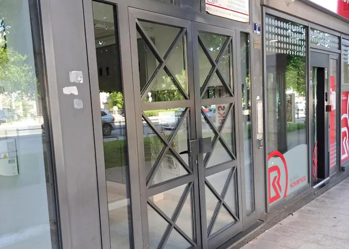 Apartman In Split, Near The Old Town, Three Rooms, Balcony, Garage