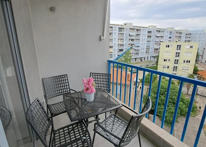 In Split, Near The Old Town, Three Rooms, Balcony, Garage Lejlighed *