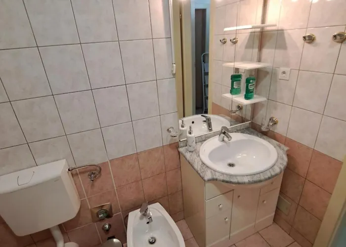 In Split, Near The Old Town, Three Rooms, Balcony, Garage Lejlighed Split